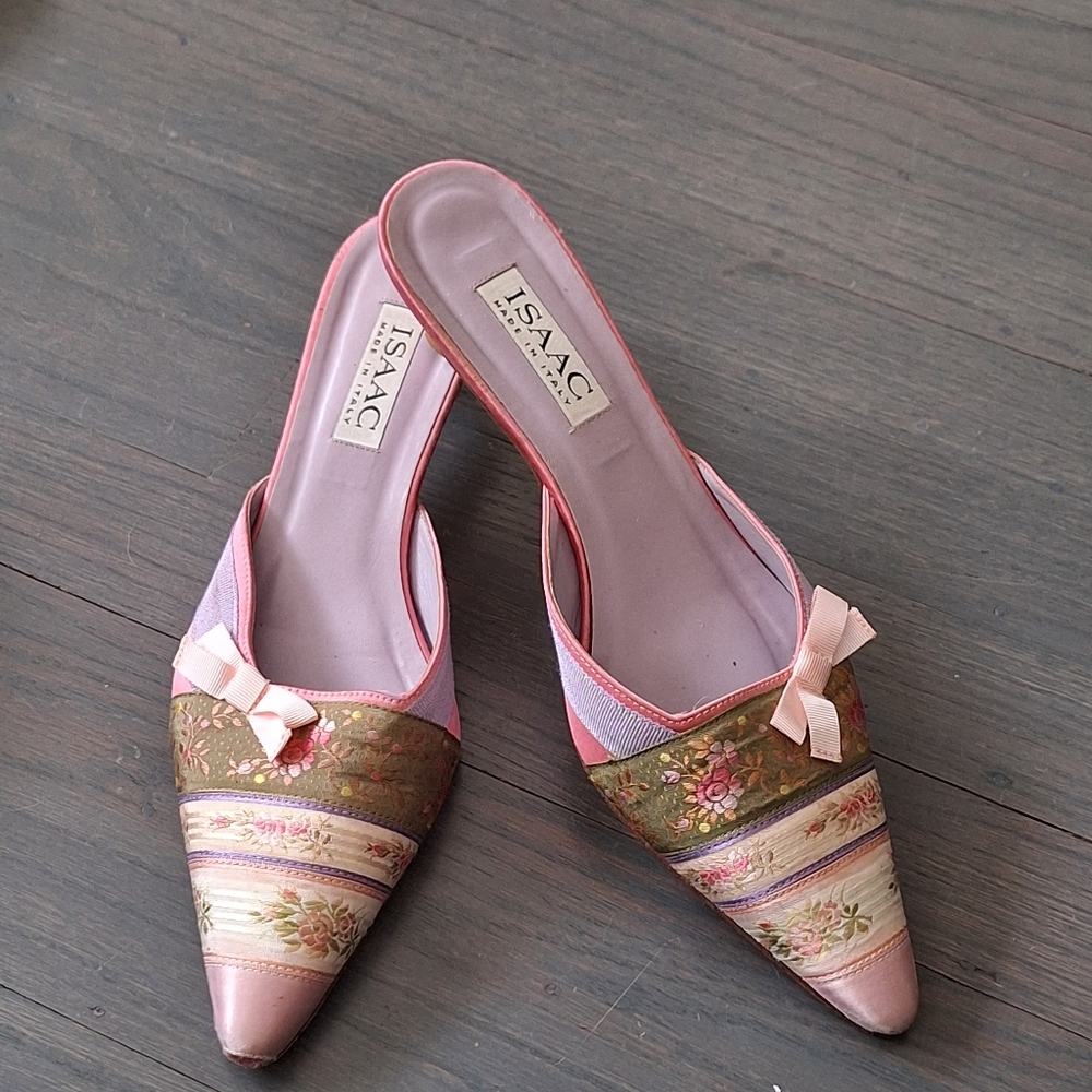 ISAAC Mizrahi Pink Floral Pointed Toe Heels